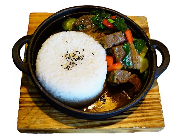 Beef Brisket Sket Red Pepper Gailan On Rice红烧牛腩饭